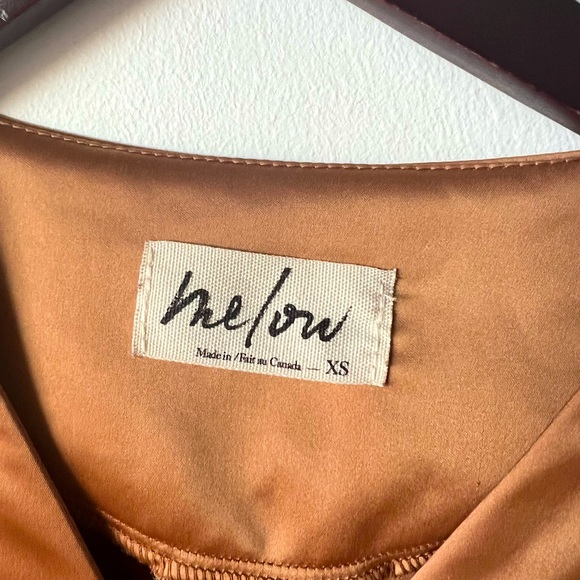 Melow golden blouse 🇨🇦 - Picture 5 of 5